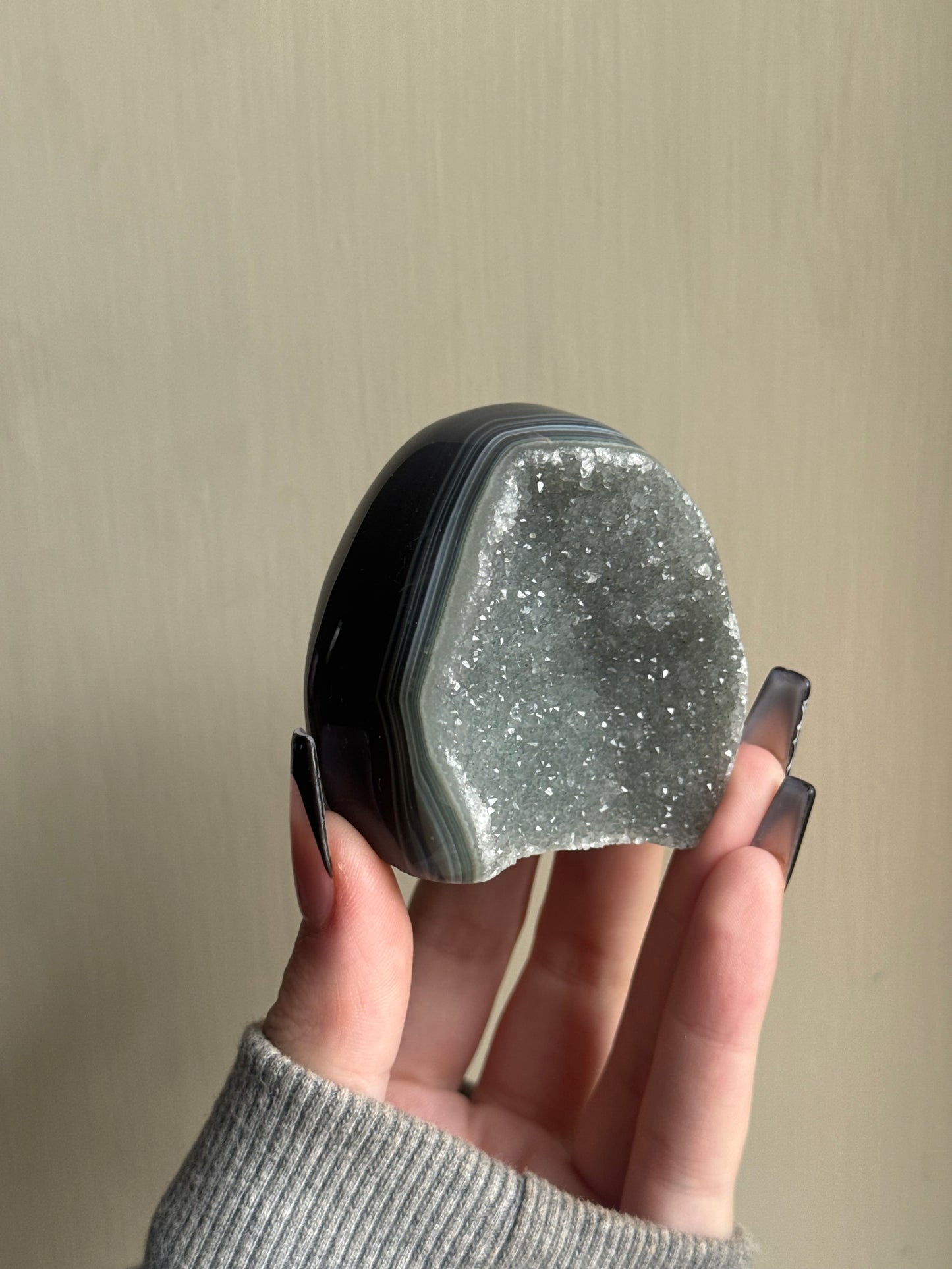 Amethyst agate cut base (a)