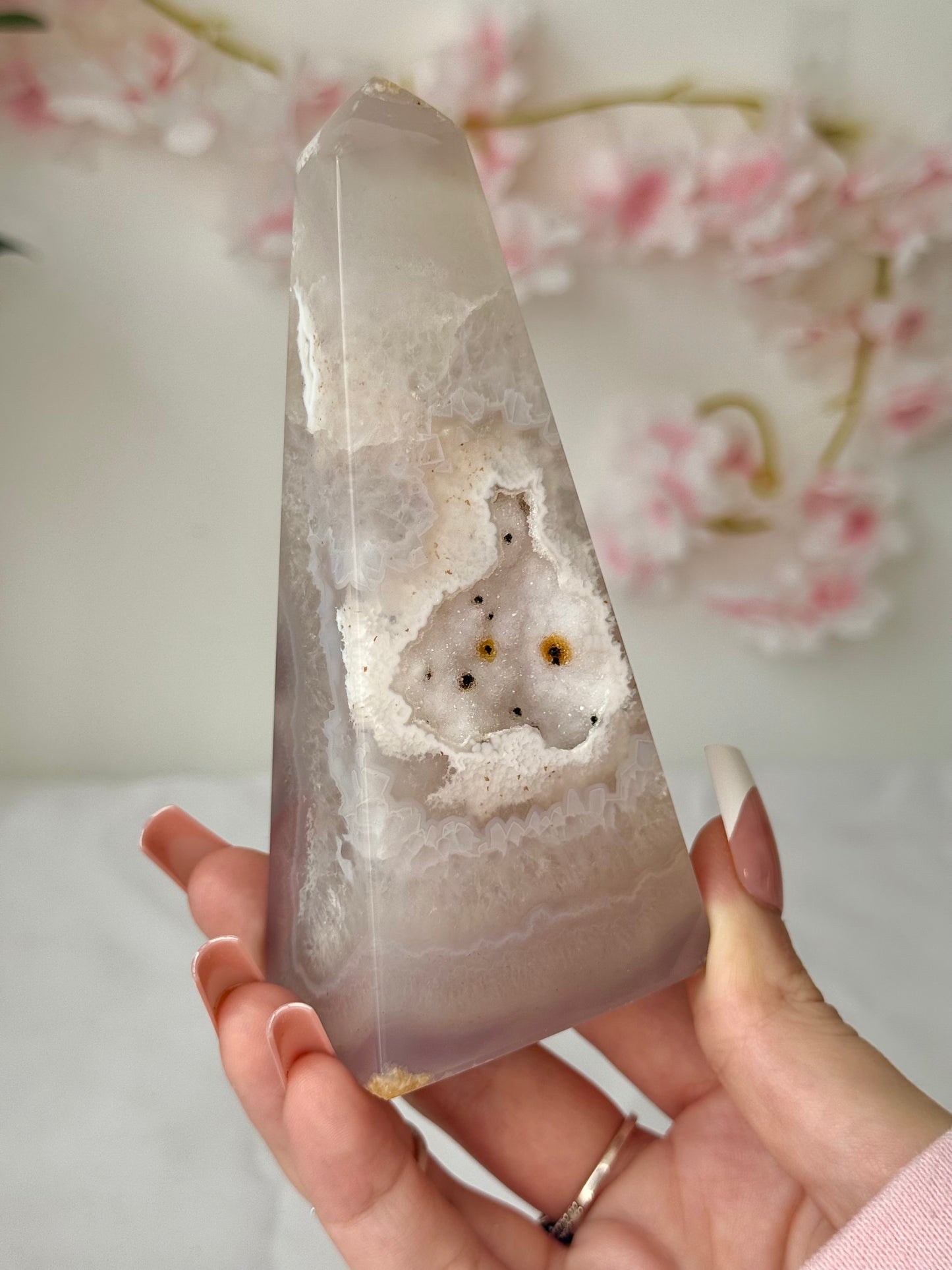 Druzy agate obelisk (a)