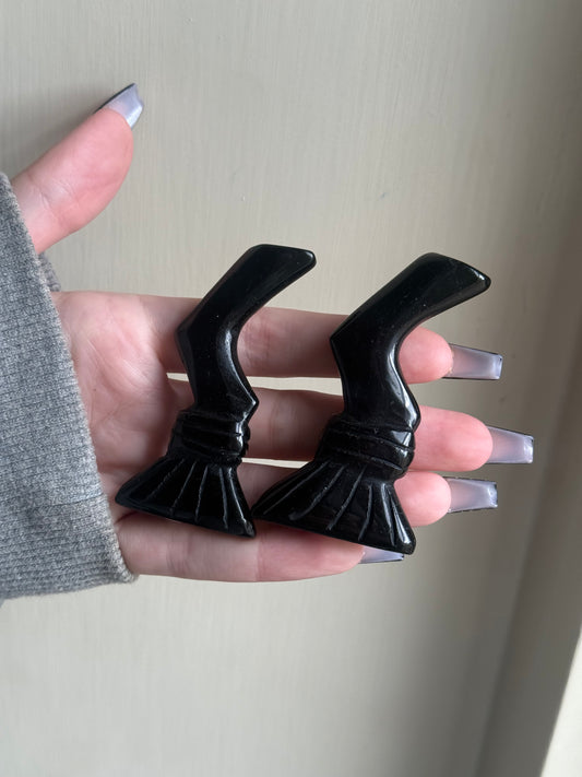 Black obsidian broom carving