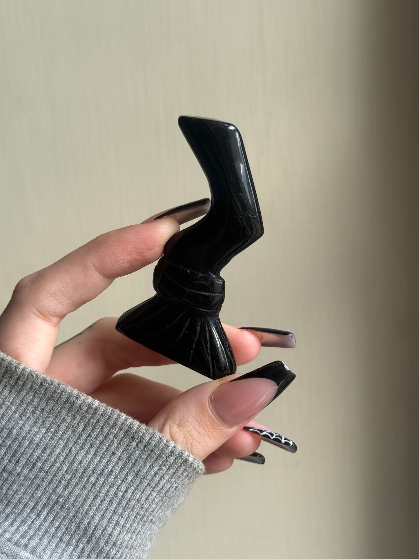 Black obsidian broom carving